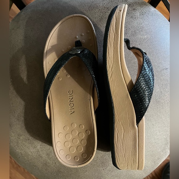 Vionic Pilar Platform Sandals - Picture 2 of 5